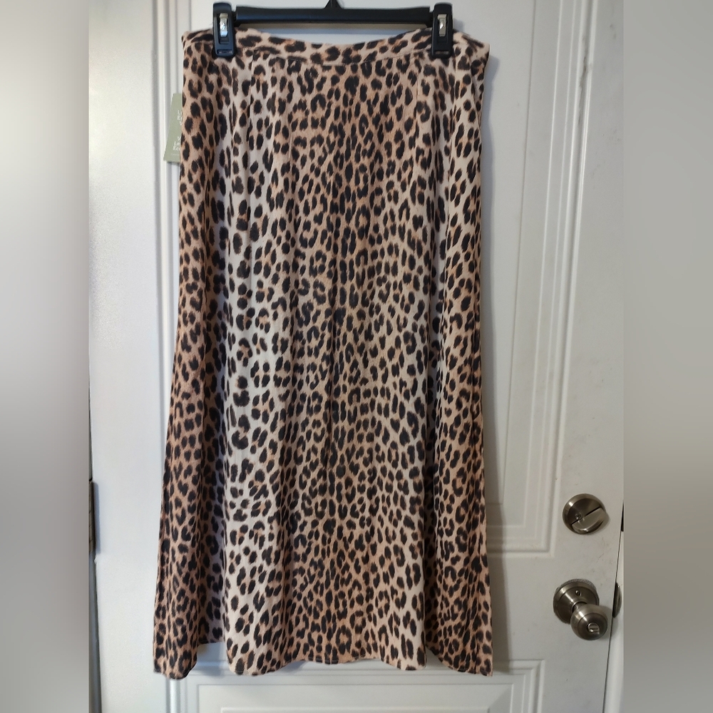 H&M Leopard Print Midi Skirt in Tan and Black - Picture 2 of 8